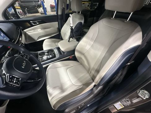 Used 2025 Kia Carnival SX Prestige FWD image 17