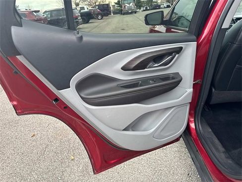 Used 2019 GMC Terrain SLT w/ Preferred Package image 16