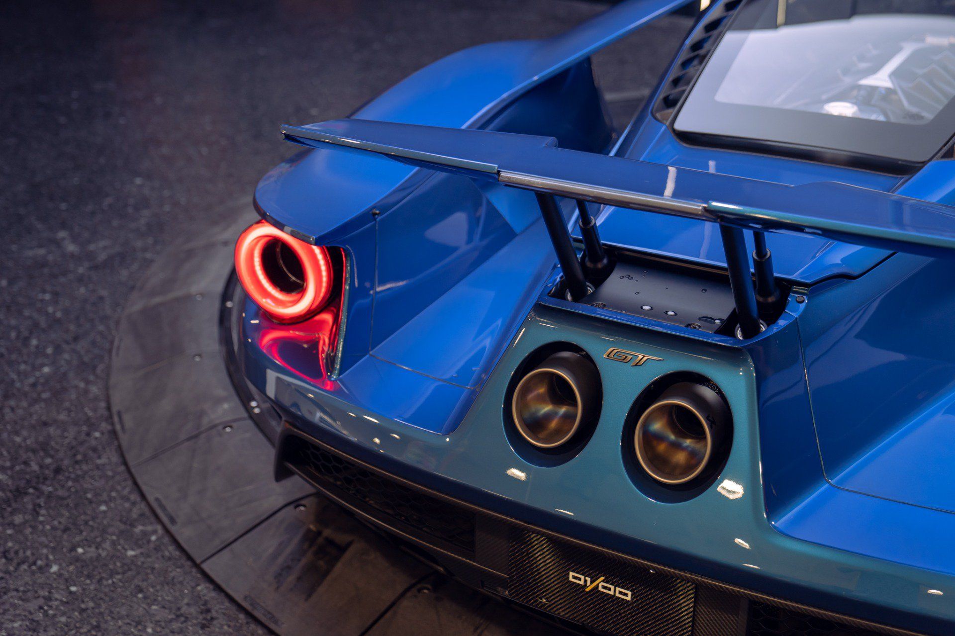 Used 2021 Ford GT RWD image 26