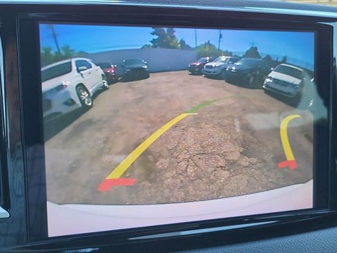 Used 2025 Chrysler Pacifica Select FWD image 32