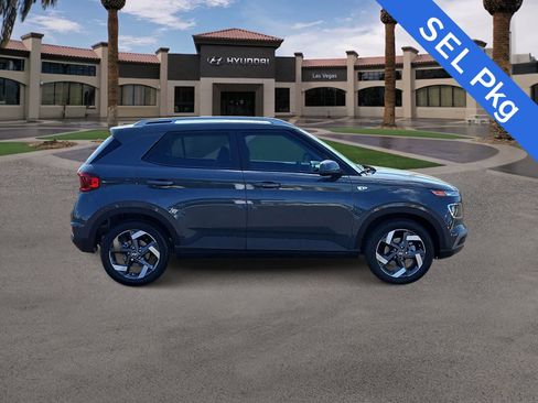 Used 2025 Hyundai Venue SEL FWD image 9