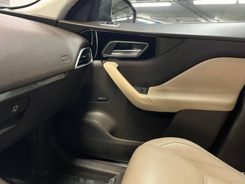 Used 2017 Jaguar F-PACE Prestige AWD/4WD image 30