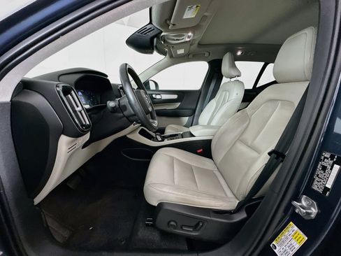 Used 2021 Volvo XC40 T5 Momentum w/ Premium Package AWD/4WD image 13