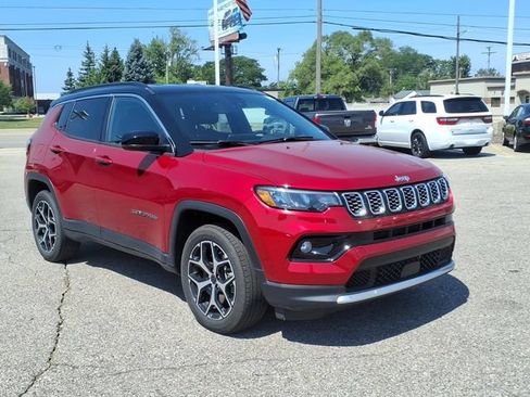Used 2025 Jeep Compass Limited AWD/4WD image 3