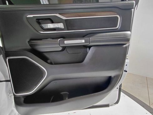 Used 2022 RAM 1500 Laramie AWD/4WD image 15
