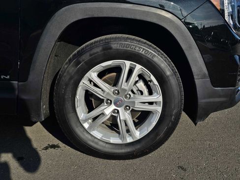 Used 2024 GMC Terrain SLE image 9