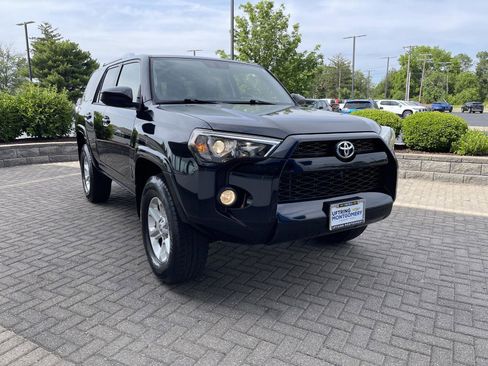 Used 2017 Toyota 4Runner SR5 AWD/4WD image 7