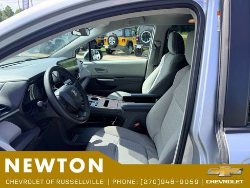 Used 2022 Toyota Sienna LE FWD image 6
