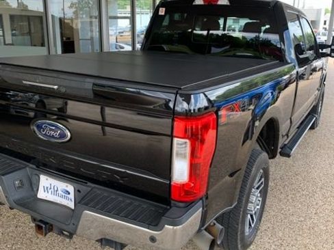 Used 2017 Ford F250 Lariat w/ Lariat Value Package AWD/4WD image 2