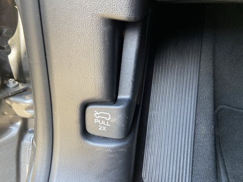 Used 2025 Ford Explorer ST-Line w/ ST-Line Street Pack AWD/4WD image 48