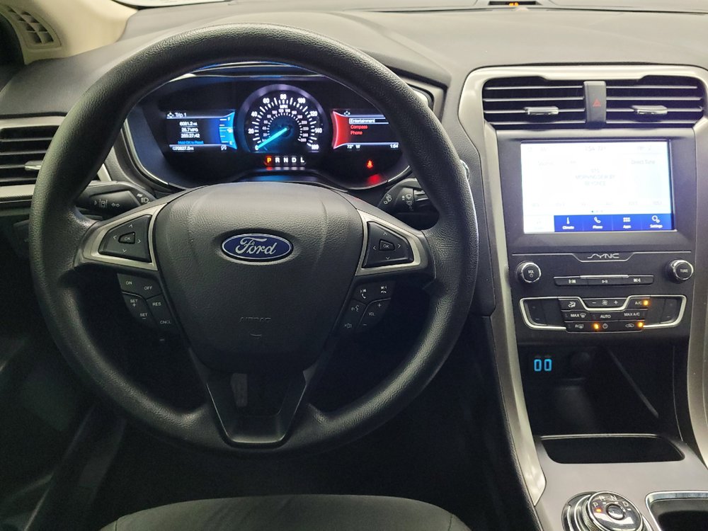 Used 2020 Ford Fusion SE FWD image 22