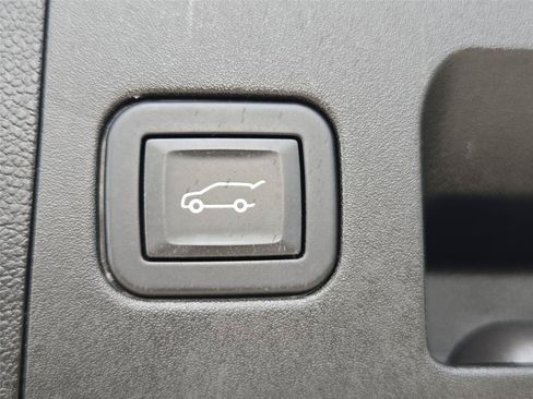 Certified 2025 Cadillac XT4 Premium Luxury AWD/4WD image 30