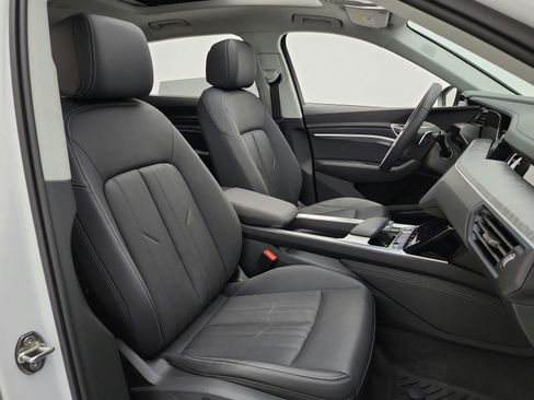 Used 2024 Audi Q8 e-tron Premium Plus w/ Premium Plus Package AWD/4WD image 18