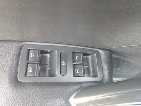 Used 2018 Volkswagen Passat 2.0T SE image 17