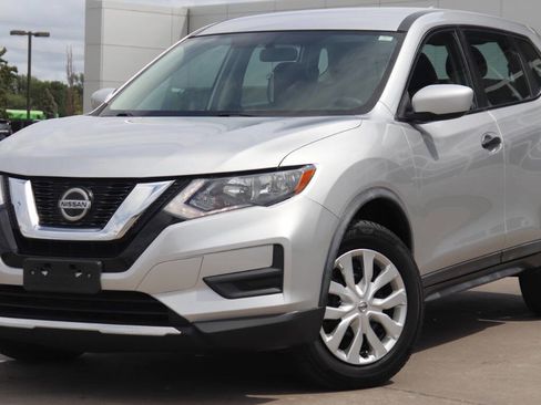 Used 2018 Nissan Rogue S image 3