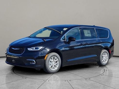 New 2026 Chrysler Pacifica Select image 3