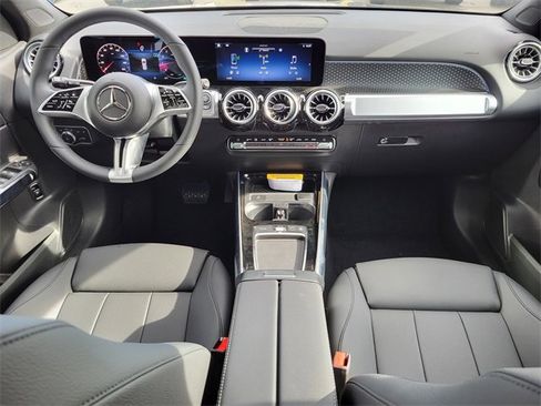 New 2025 Mercedes-Benz GLB 250 4MATIC image 2