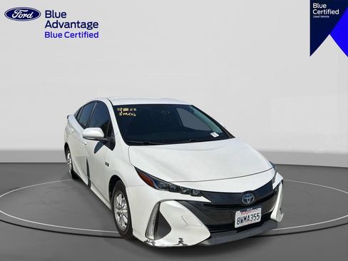 Used 2021 Toyota Prius Prime XLE w/ Carpet Mat Package (TMS) FWD image 6
