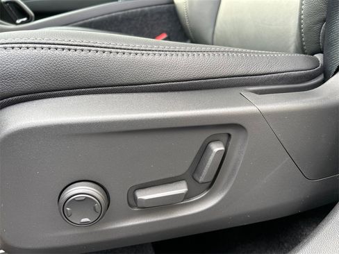 New 2026 Volvo XC40 B5 Core w/ Protection Package Premier image 11