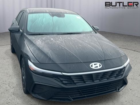 Used 2025 Hyundai Elantra Sport w/ Cargo Package image 5