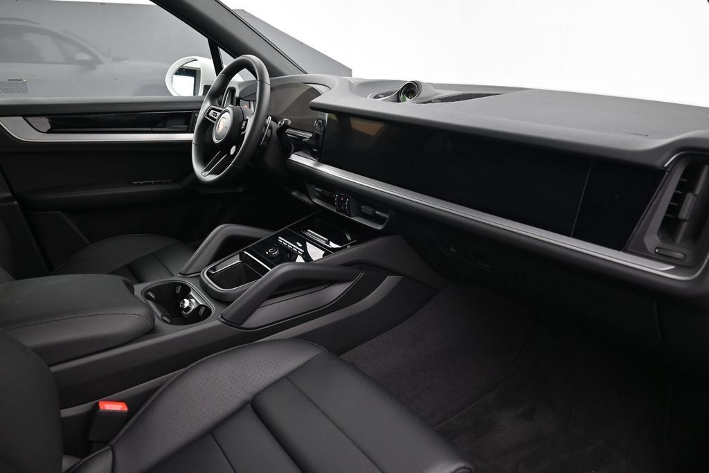 Certified 2026 Porsche Cayenne AWD/4WD image 14