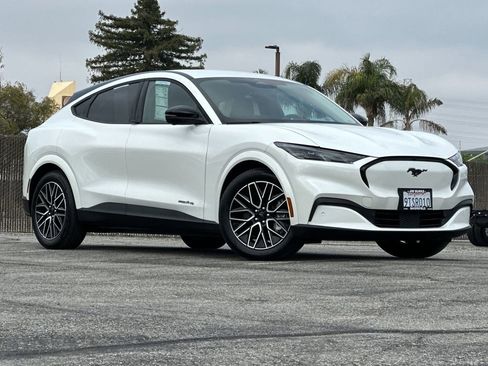 Certified 2025 Ford Mustang Mach-E Premium image 1