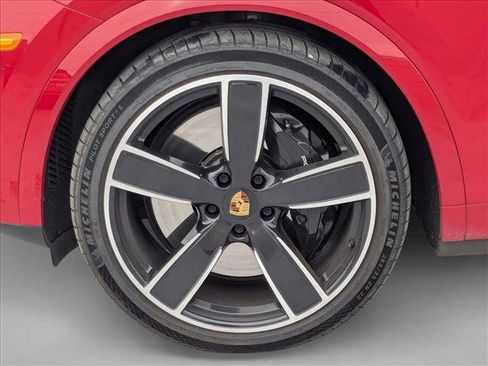 Used 2022 Porsche Cayenne Turbo image 19