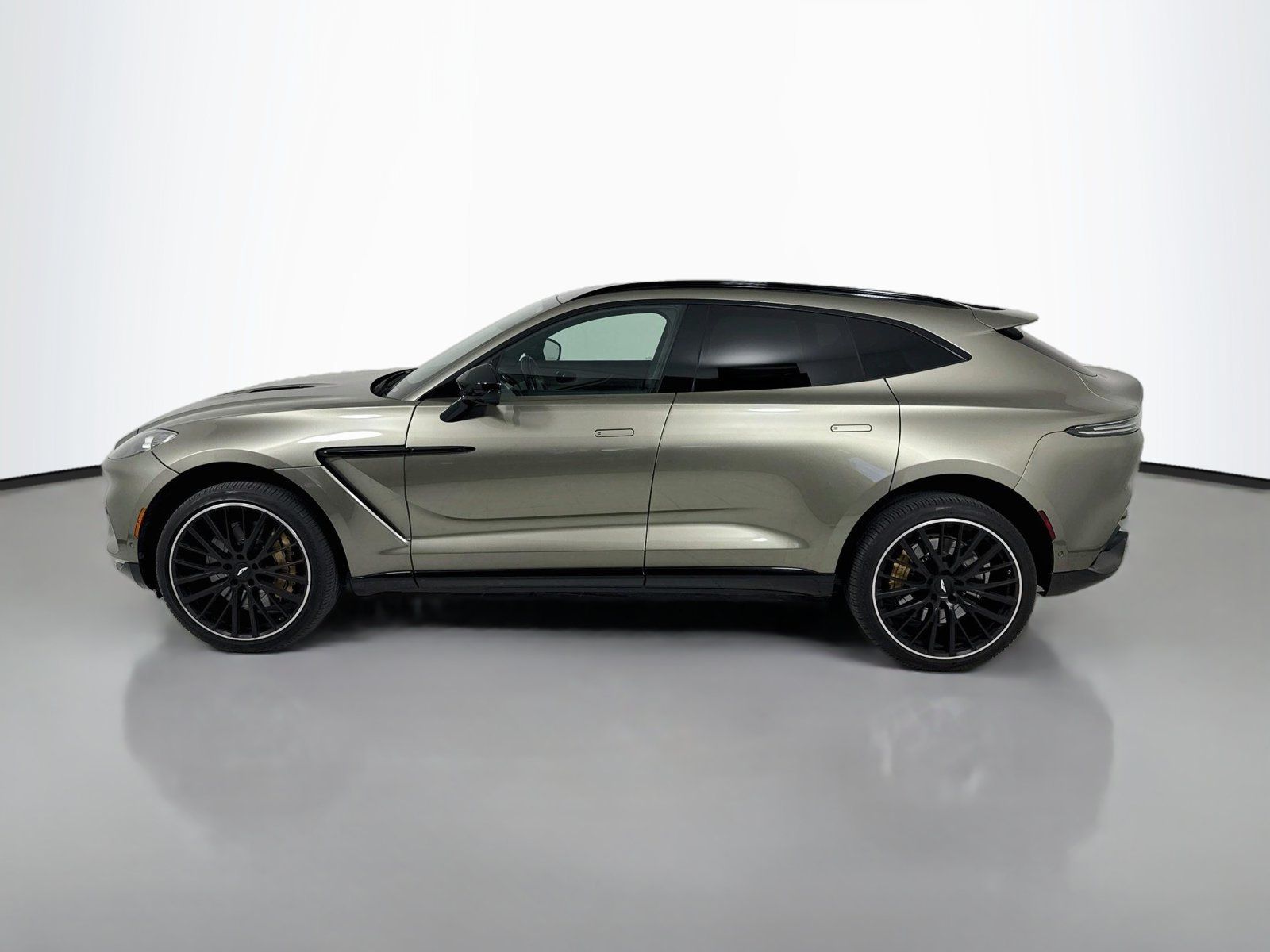 Used 2023 Aston Martin DBX AWD/4WD image 4