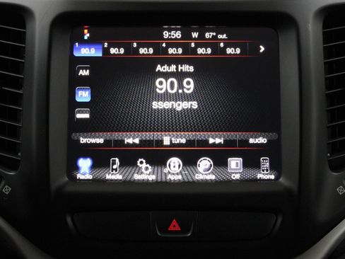 Used 2018 Jeep Cherokee Latitude Plus FWD image 21