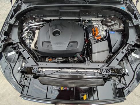 Certified 2023 Volvo XC60 T8 Ultimate AWD/4WD image 11