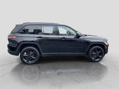 Certified 2023 Jeep Grand Cherokee Altitude image 8