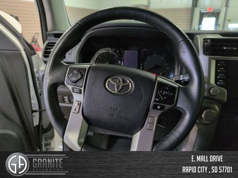 Used 2022 Toyota 4Runner SR5 AWD/4WD image 15