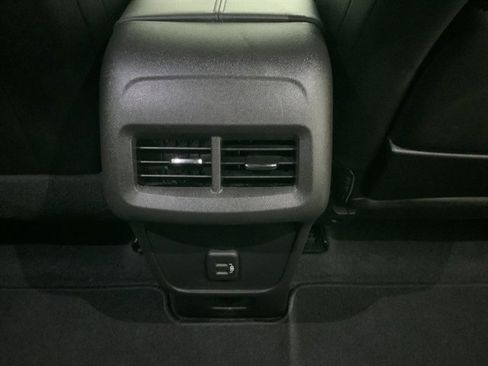 Used 2024 GMC Terrain SLT image 21