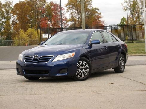 Used 2011 Toyota Camry LE image 3