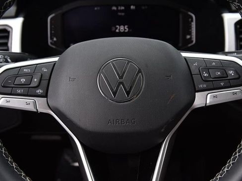 Certified 2023 Volkswagen Atlas SE w/ Panoramic Sunroof Package AWD/4WD image 18
