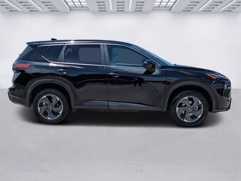 Used 2025 Nissan Rogue SV FWD image 3