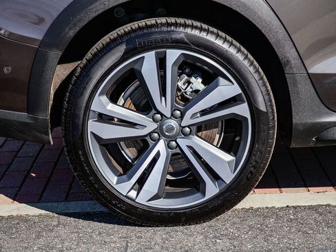 Used 2025 Volvo V60 B5 Cross Country Plus image 9