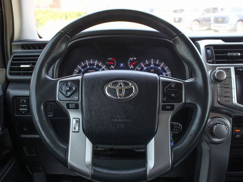 Used 2018 Toyota 4Runner SR5 Premium image 19