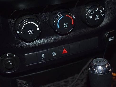 Used 2014 Jeep Wrangler Sport w/ Quick Order Package 24S AWD/4WD image 94