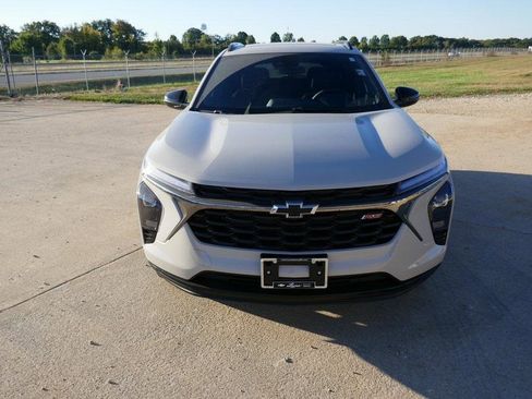 New 2026 Chevrolet Trax RS w/ Sunroof Package image 7