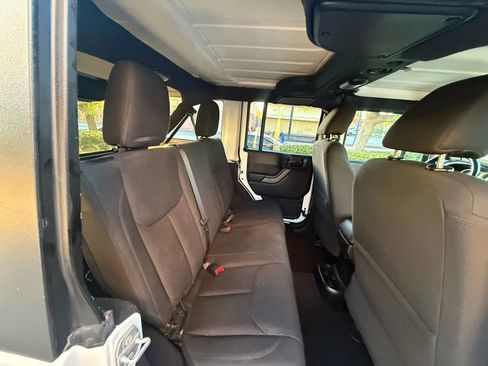 Used 2018 Jeep Wrangler Unlimited Sport S image 18