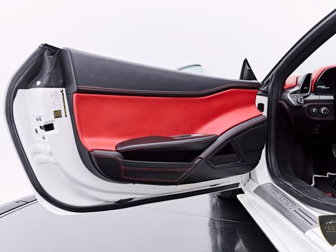 Used 2014 Ferrari 458 Spider RWD image 44