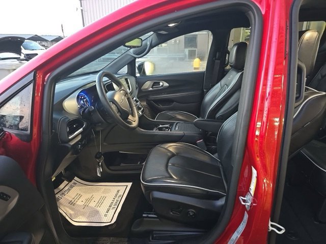 Used 2025 Chrysler Pacifica Limited FWD image 9