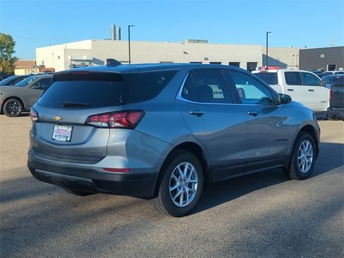 Used 2024 Chevrolet Equinox LT image 3