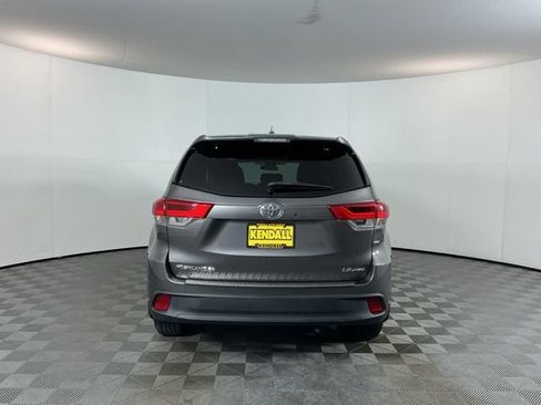Used 2017 Toyota Highlander Plus AWD/4WD image 6