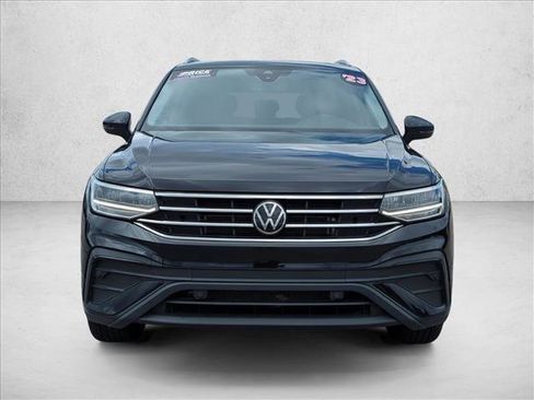 Used 2023 Volkswagen Tiguan SE FWD image 2