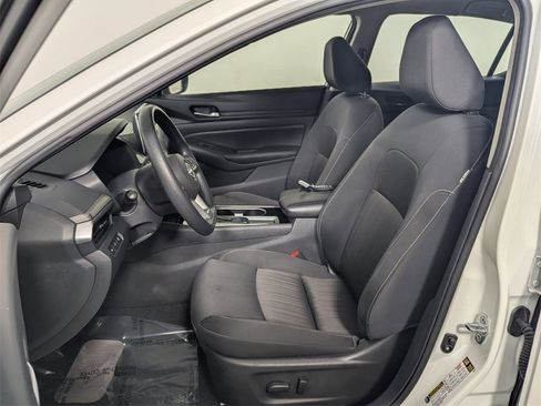 Used 2024 Nissan Altima 2.5 SV image 12