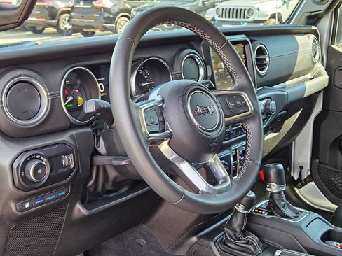 Used 2023 Jeep Wrangler Unlimited Sahara AWD/4WD image 19