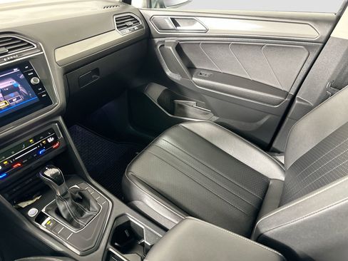 Certified 2022 Volkswagen Tiguan SE w/ Panoramic Sunroof Package image 22