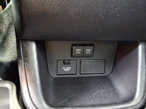 Used 2019 Toyota Highlander SE AWD/4WD image 13